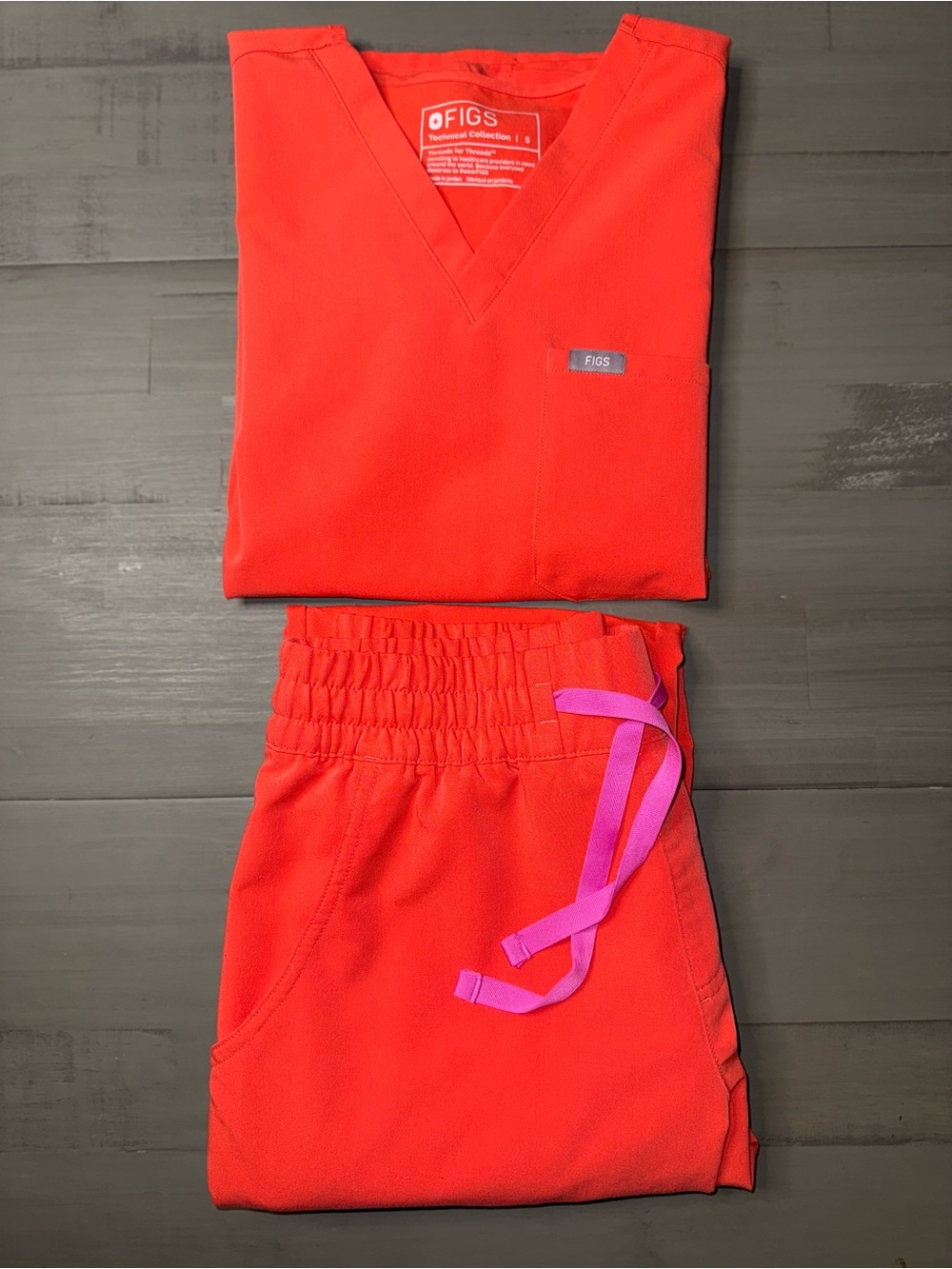 FIGS SET! Fireside Catarina Scrub Top (SR) Uman Ruched Jogger Scrub Pants (SR)